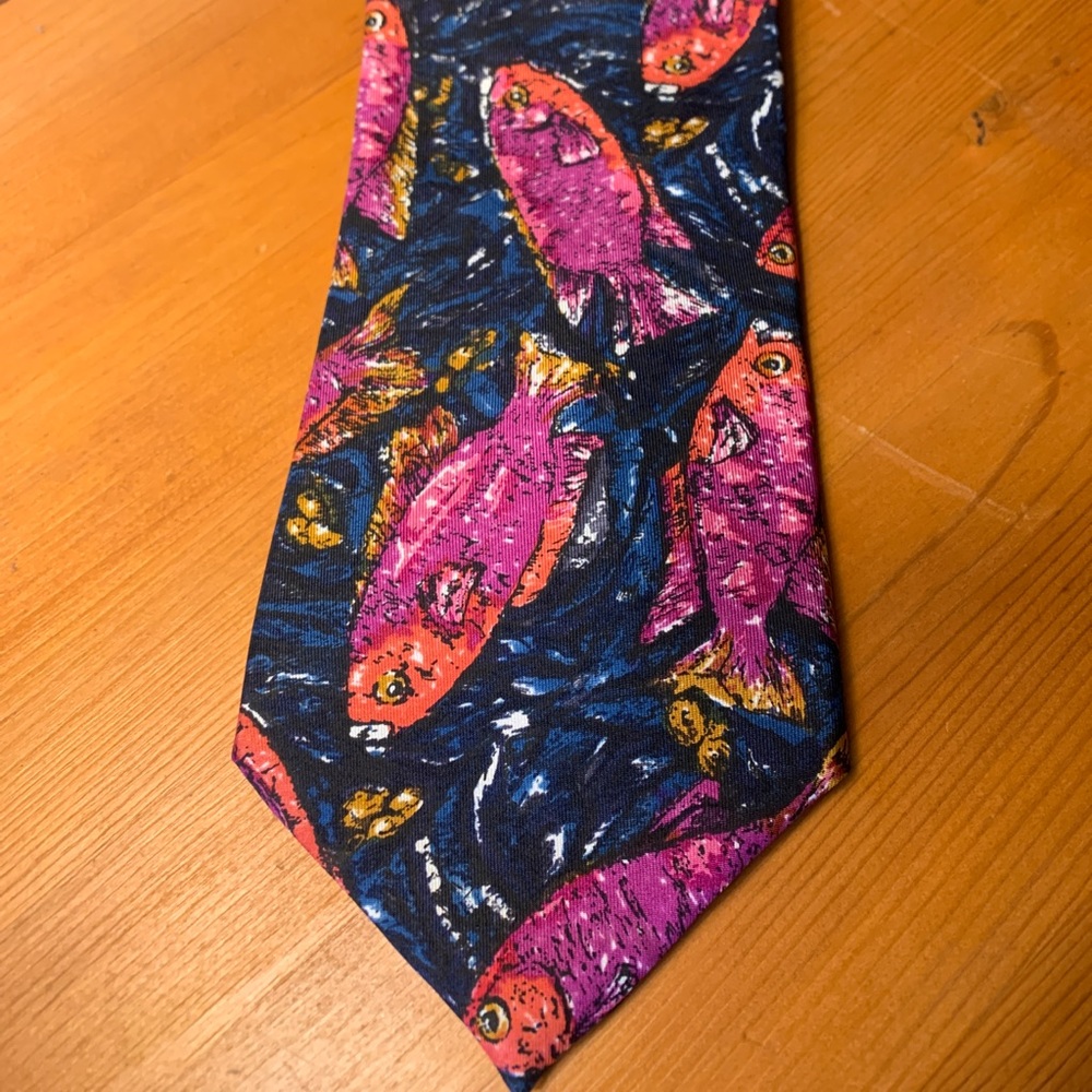 Men’s tie. Fish motif. Navy/purple. Made by Steel